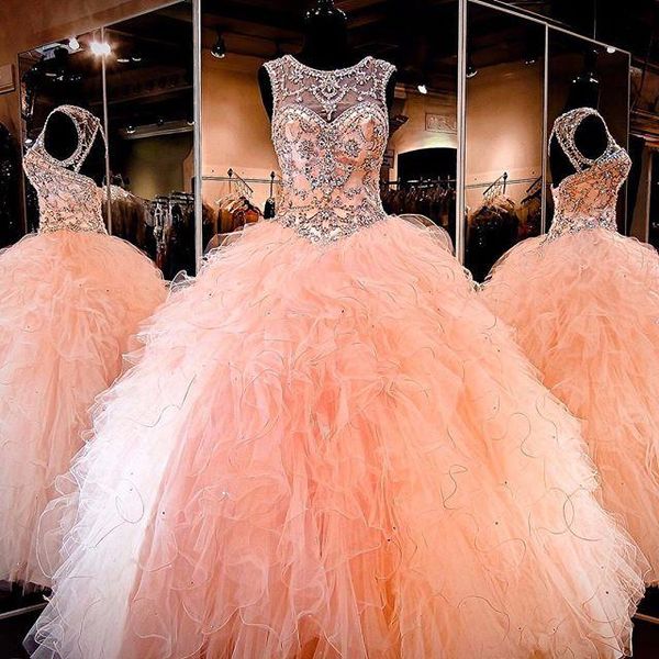 2019 Erstaunliche Strasskristalle Erröten Pfirsich Quinceanera Kleider Ärmellos Rundhalsausschnitt Süße 16 Jahre Vestidos De 15 Jahre QC1368