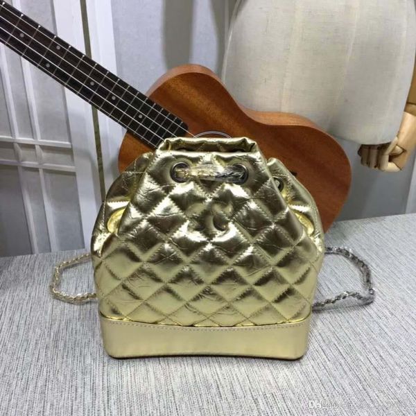 

2018 the brand of the export of the bag, fashion, luxury, simple and generous, queen's choice, size 24*23*11.5cm