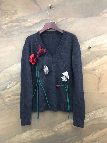 

the new autumn and winter 2019 women's wild roses b collar knit sweater 1004, White;black