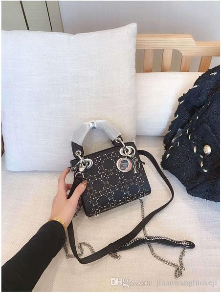 

2020 ВЫСОКОГО КАЧЕСТВО FASHION ЖЕНЩИНА СУМКИ ЖЕНСКОГО ДИЗАЙН SOLID COLOR АЛФАВИТ ВЫШИВКА БРАСЛЕТ КОШЕЛЕК КОЖА ЦЕПЬ BAG Crossbody СУМКА A516