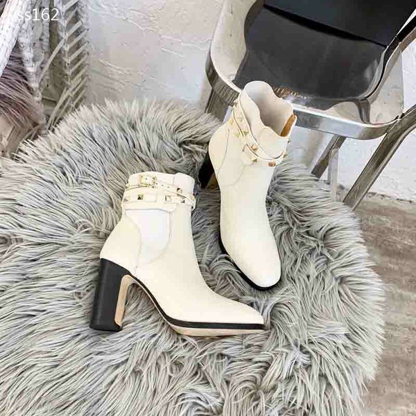 

2019 leisure autumn british style thick heel rivet leather high heel women boots fashion short round head martin boot factory direct sales, Black