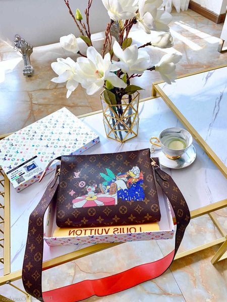 

ladies bag new cartoon duck ladies wash bag one pack multi-purpose home handbag size26*20 i9b9