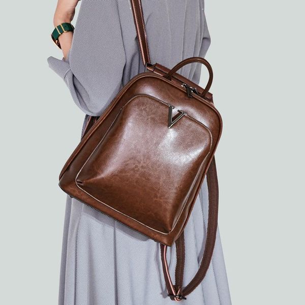 

2020 new luxury women's designer bag leather fashion oil wax leather ladies retro temperament backpack schoolbag