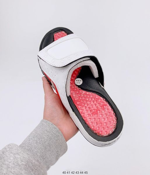 

2020 new luxury designer men's beach slippers wear-resistant non-slip wear comfortable classic fashion size 40-45