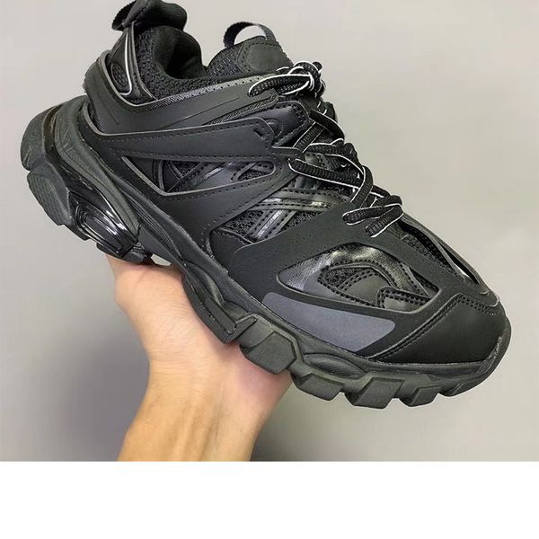 

2020 new casual shoes, black daddy shoes, fashion heightened need for detailed pictures, please contact me with the same size 35-45