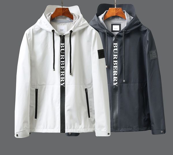 

2020 spring and autumn the new style men's hooded trench jacket,woven front with monogram printing, waterproof, black and white, size m, Black;brown