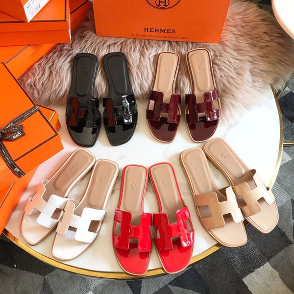 

De igner women hoe fa hion luxury 2019 brand flat lipper patent leather andal ummer leather bottom beach flip flop high quality