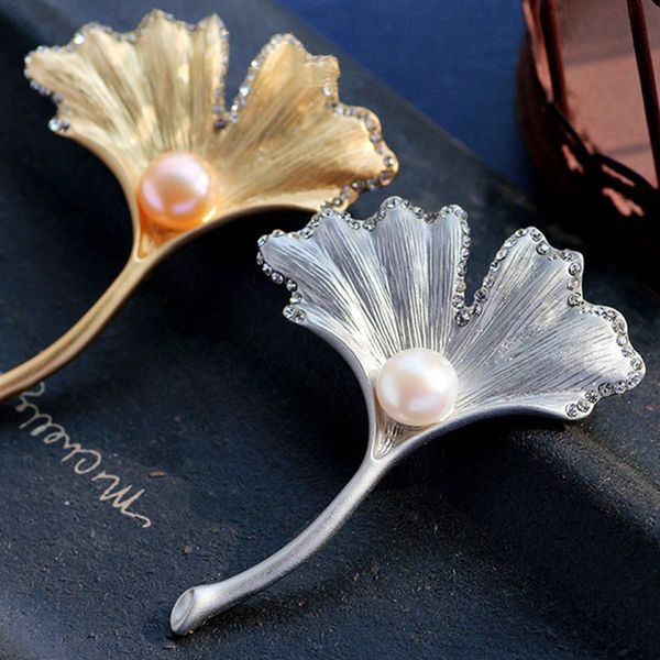 

matte gold silver ginkgo leaf брошка имитация pearl rhinestone брошь для женщин корсажа фрака аксессуаров ювелирных изделий, Gray