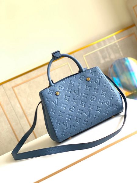 

classic lady's single shoulder bag 7a high-end custom quality diagonal cross bag fashion trend leisure style gold metal accessories wit
