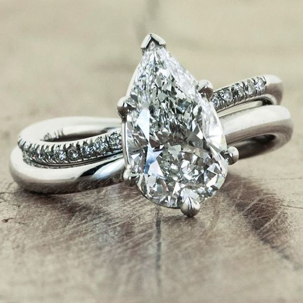 

leading fashion personality simple and elegant crystal wedding engagement rings classic water drop with diamonds zircon ring, Golden;silver