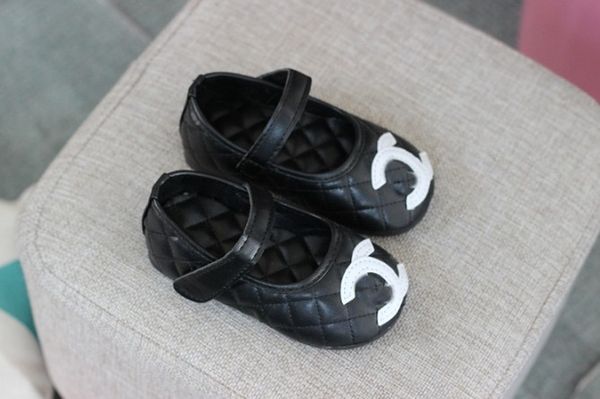 

Оптовая продажа новой детской обуви для детей от 1 до 4 лет