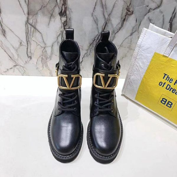 

2019 autumn and winter new european and american metal v buckle with leather non-slip bottom women's booties, Black