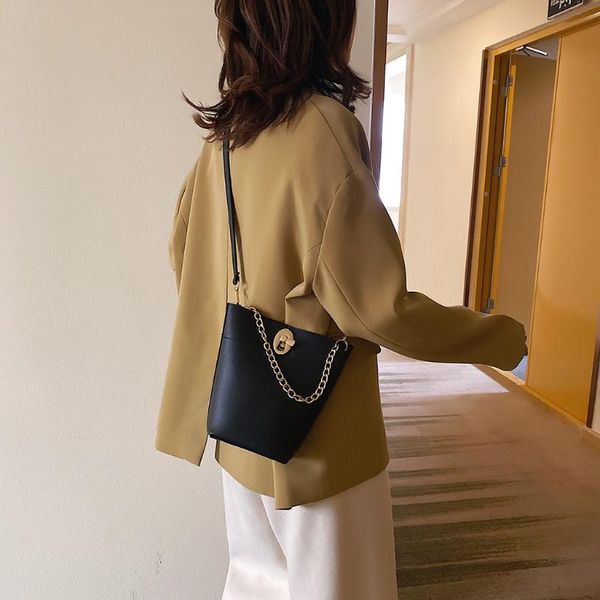 

2019 new fashion leather bag casual wild bag shoulder messenger