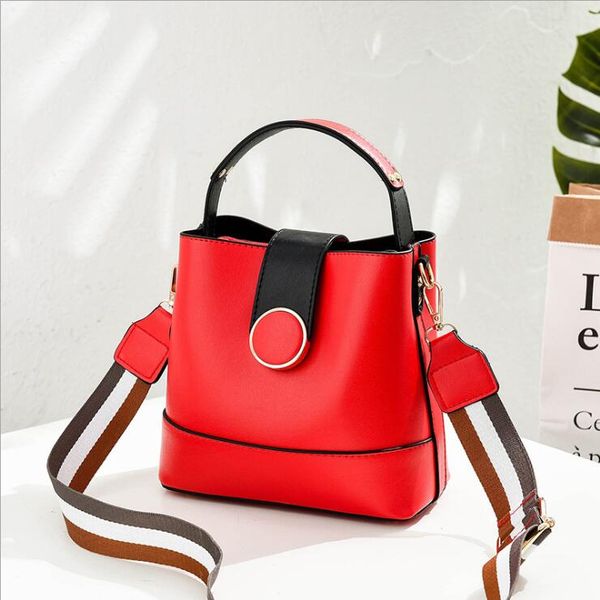 

2019 new ladies sweet lady pu material small fairy bag bucket bag casual wild single shoulder ladies messenger