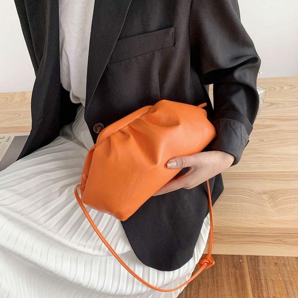 

морщинистый дизайн облако сумки для женщин 2020 новая мода плеча посланник crossbody сумки леди путешествия сплошной цвет сумка