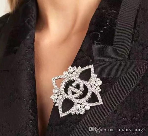 

fashion new style water drill brooch, high - grade suiting corsage with clothing accessories brooch, Gray