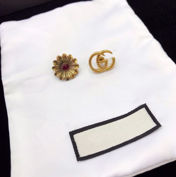 

2020 ladies vintage small flower earrings ladies casual party earrings high-end materials dinner gift gifts, Golden;silver
