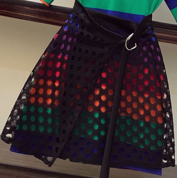 Оптово-M-4XL 2019 Новая мода летние женские красочные полосы длинные футболки + полые кружевные юбка 2 штуки студент девушки повседневная юбка набор