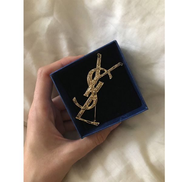 

Женщины Письмо Y Брошь Золото Дизайнер Письмо Брошь Костюм Отворот В Рубашке Аксе