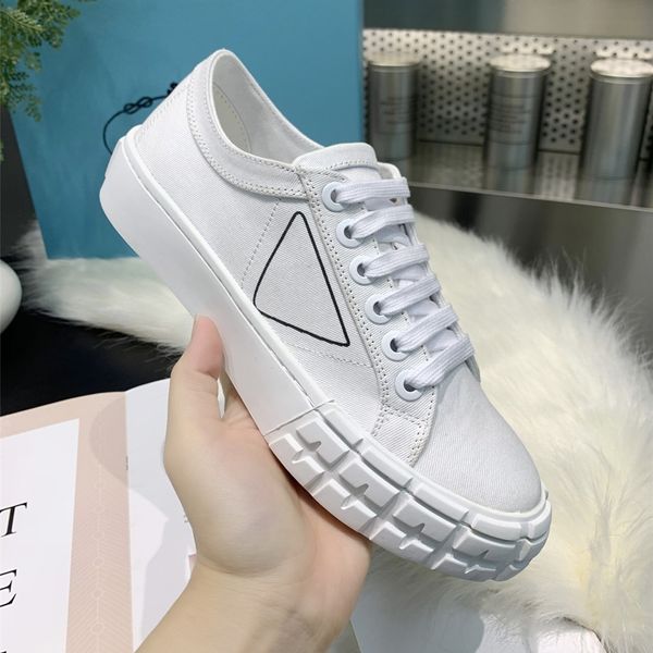 

2020 latest designer catwalk luxury womens shoes tire texture rubber sole sneakers women high-shoes and women low-shoe 111233, Black