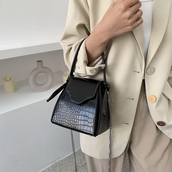

2020 new shoulder bag women's casual fashion korean retro texture messenger ladies large capacity bucket bag
