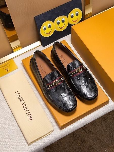 

2019 spring new metal word buckle black leather high-end men's casual shoes