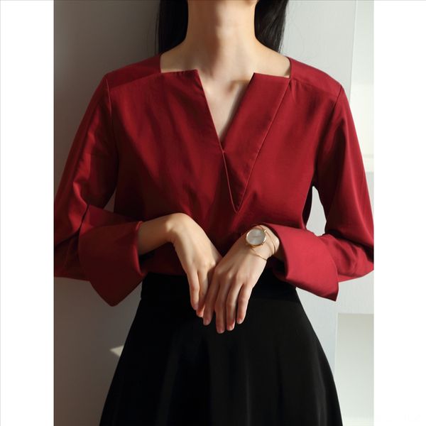 

2020 design sense niche shirt v-neck western long sleeve shirt women's temperament red top, White