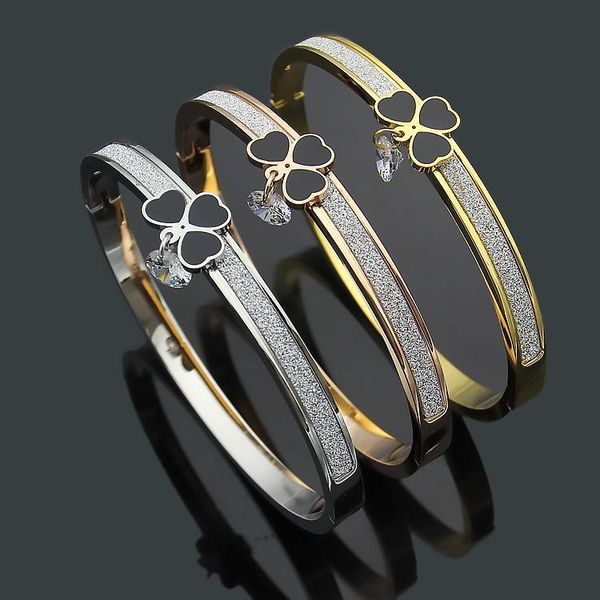 

2020 designer wholesale black clover hanging single diamond frosted bracelet women's clover bracelet