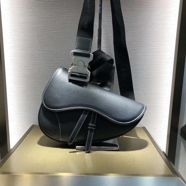 

1 trendy fashion 2020 saddle bag men's and women's one shoulder cross-chest bag pocket couple bag4