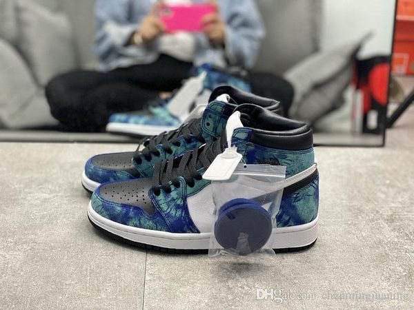 

air aauthentic 1 high og retro wmns tie-dye basketball shoes aurora green woman man sports sneakers cd0461-100 with original box