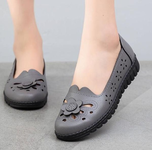 

2019 new style summer mother shoes hollow shoes soft bottom comfortable sandals women flat shoes big size, Black