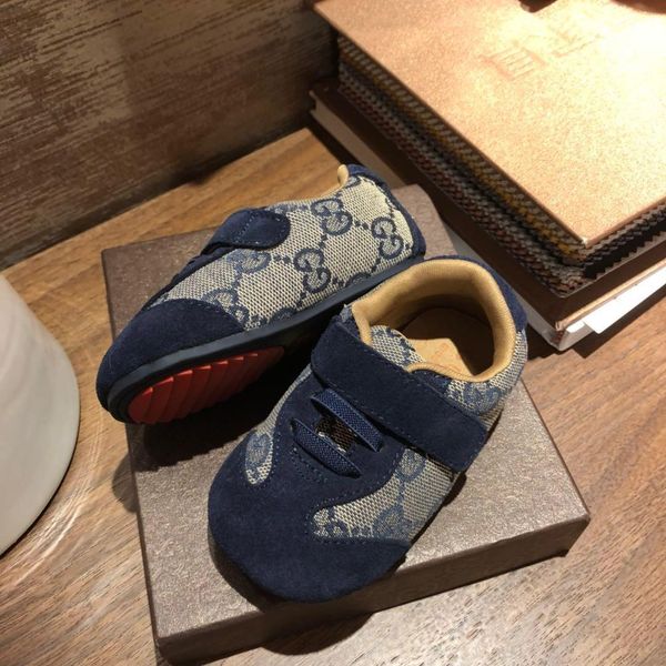 

Детская обувь Роскошные дизайнерские туфли Full Letter Girls Boys Детские удобные брендовые детские туфли на 1-3 года с коробкой