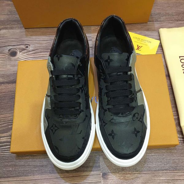 

Snowboards e botas de esqui cn_e