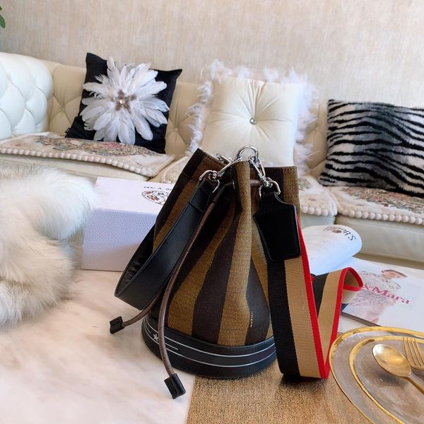 

2019 de igner handbag women luxury famou brand bag cro body houlder bag good leather pur e ladie handbag bucket bag