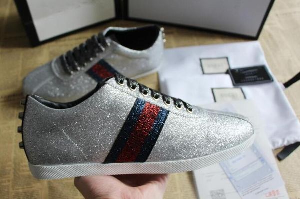 

Лучшее качество человек роскошный бренд дизайнер обуви блеск web sneaker с шпильками полоса с повседневная обувь туз для женщин серебряный размер 35-46