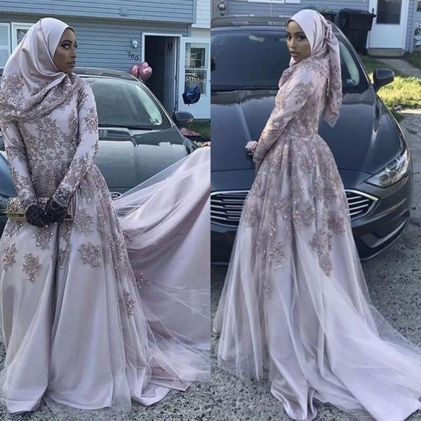 Elegante Plus Size Vestidos de Noiva Muçulmanos Pescoço Luva Longa Laço Laço Applique Beads Varredura Trem Pessoas Nupciais Dubai Árabe Vestido de Casamento