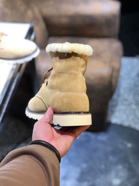 

wholesale brand snow boots,luxury sneakers,dress shoes,handbag etc, made by original lamb skin ,only do quality, Black