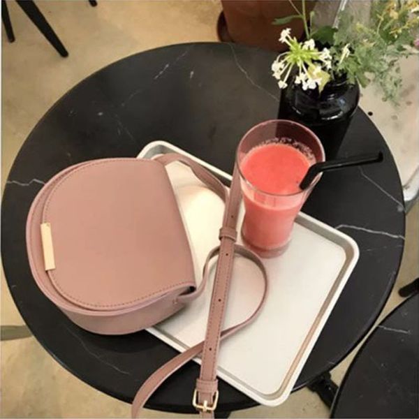 

korean version of the solid color wild shoulder bag messenger bag female new fashion retro temperament saddle