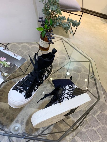 

2020 new canvas shoes fashion women ladies low cut canvas embossed microfiber sneakers san8989, Black;red