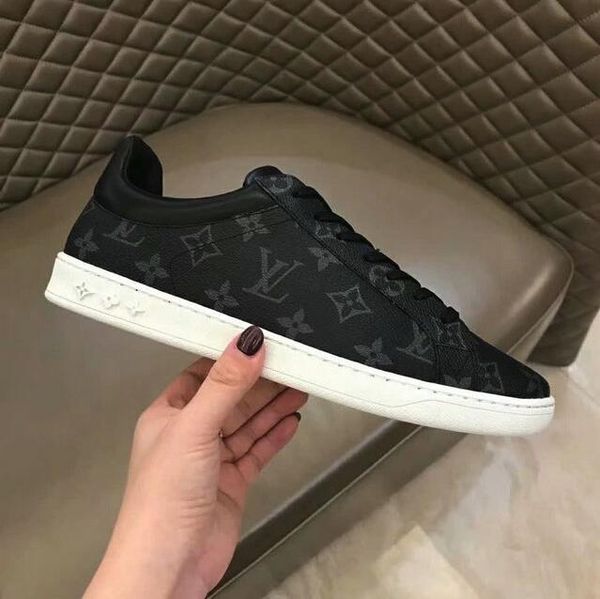 

2020 velvet black men's and women's boutique shoes beautiful thick-soled casual sneakers leather solid color dress #6807lv shoes