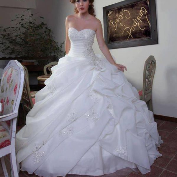 

Luxury Wedding Dresses White Organza Beach Ball Gown Bridal Gowns with Lace-up Back 2019 Sweetheart Ruffled Arabic Dresses