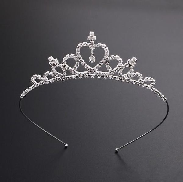 Vendita calda Bellissimo cristallo lucido Tiara da sposa Spettacolo per feste Placcato argento Corona Fascia per capelli Accessori da sposa economici 2019 Nuovo design