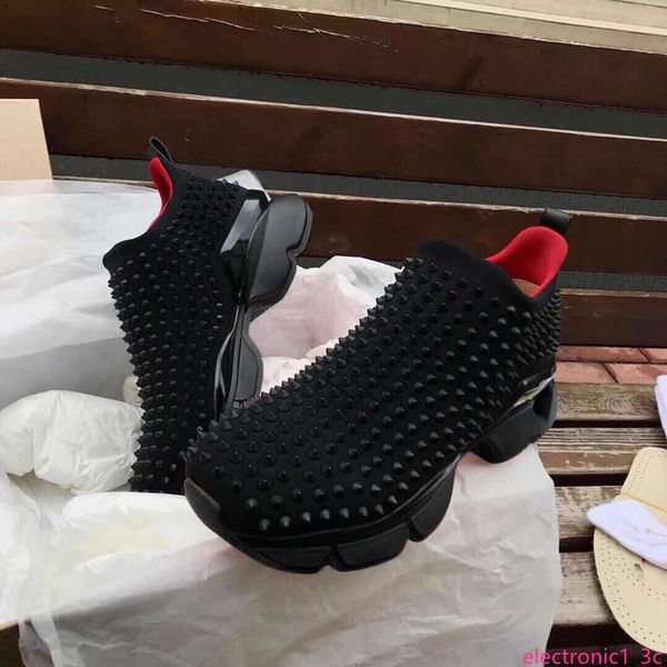 

2019 fashion luxury men women casual spikes rivets rhinestone shoes dress party walking shoes sneakers chaussures de sport, Black;green