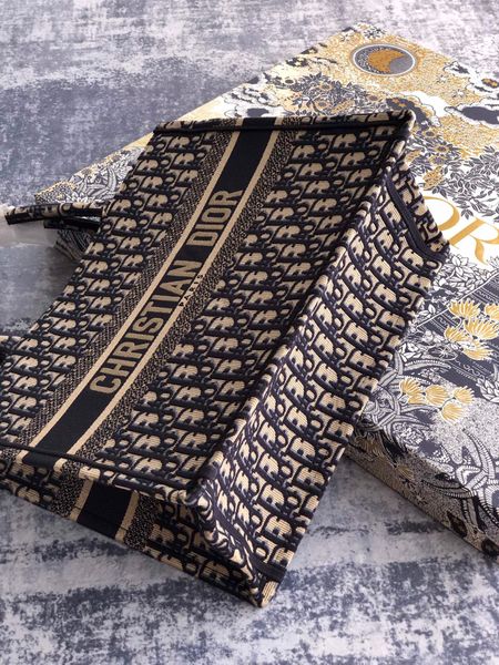 

tote bag lady's shopping bag high-end custom quality handbag fashion trend using embroidered canvas produced in a variety of patterns a, Silver