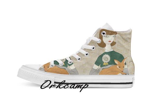 

женщина с обычаем вскользь high top шнуровки ботинок холстины кроссовок груза падения