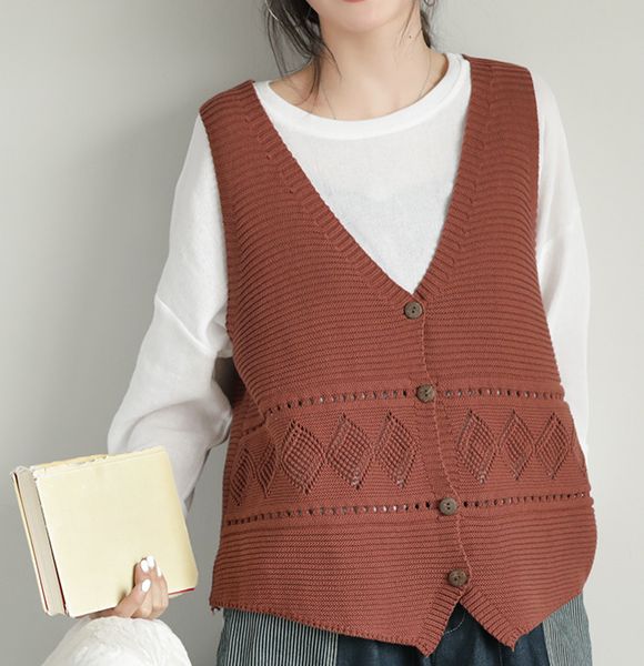 

2019 geometric hollow out quality v-neck sleeveless knitted vest sweater zm, Black;white
