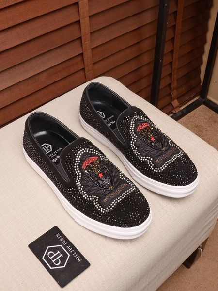 

new style high-end luxury men's casual loafers triple fashion men's brand men's shoes without laces classic vintage pattern, Black