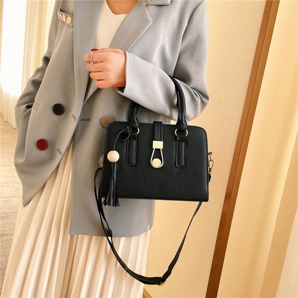 

women's shoulder bag straddle bag new 2020 korean version tassel fashion women's handbag vintage classic