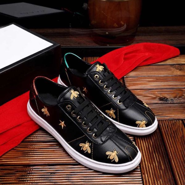 

designer shoes mens luxury shoes for fashion brand with bee embroidery new tide casual shoes black and white