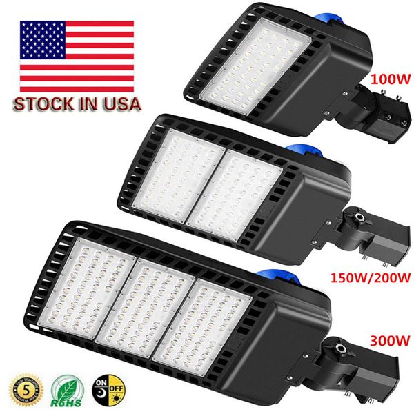 Luci per parcheggi a LED 300W 5000K Luce di inondazione per palo stradale a LED (con fotocellula) Marrone IP65 Luce commerciale rotonda Polo Slip Fit Mount